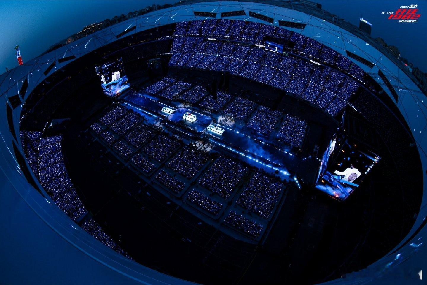 张杰鸟巢12场连开前失声永远可以相信张杰的职业素养，少说多做的典范！张杰演唱会前