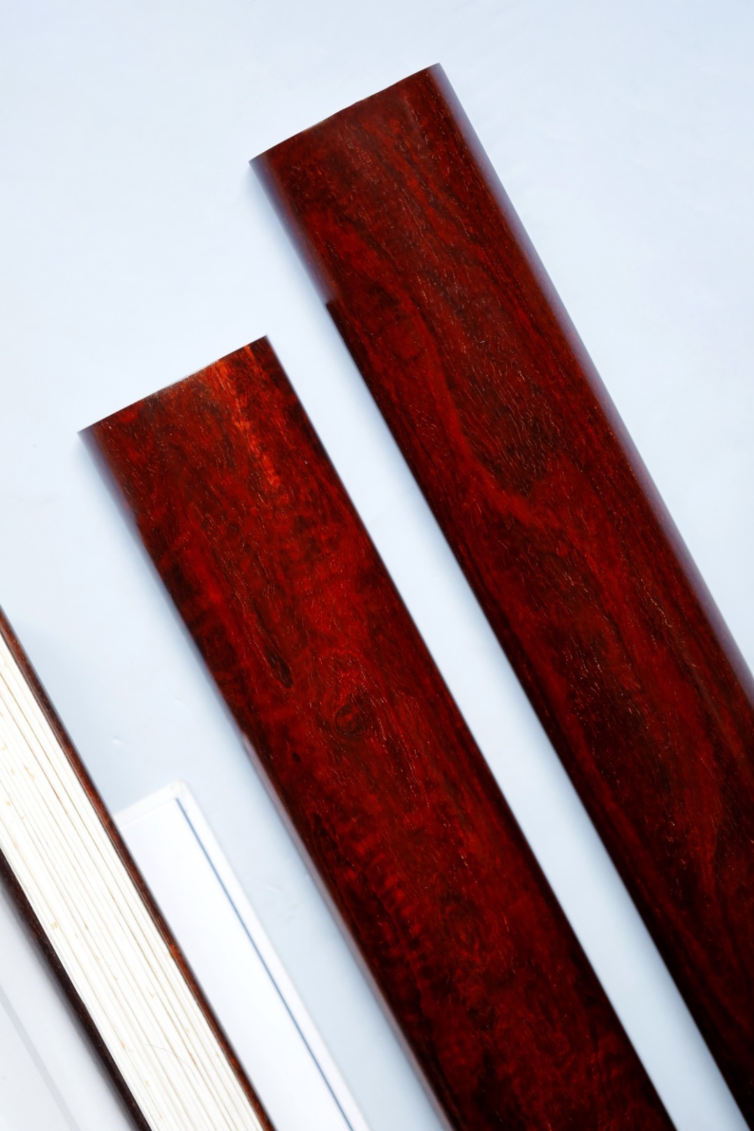 高货‼️小叶紫檀 | 大镇尺择取高密老料，一木一器，纹理绚丽，满水波S纹金星料，