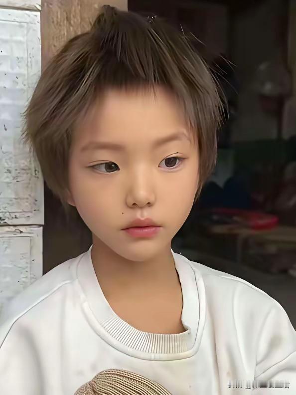 今天打开头条都是这个女孩
别说还真漂亮