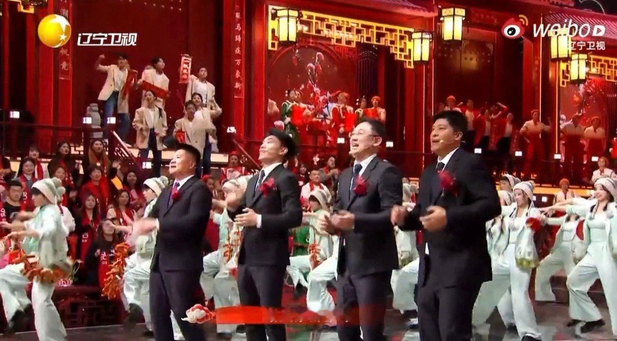 辽宁春晚舞台！足球F4《大东北》说唱今夜播出。辽宁足球F4辽宁春晚跨界说唱辽宁春