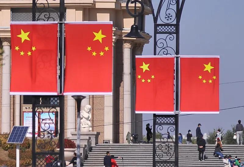 游览祖国的大好河山或是世界各地的风景名胜，深入了解当地的风土人情，能让人心情格外