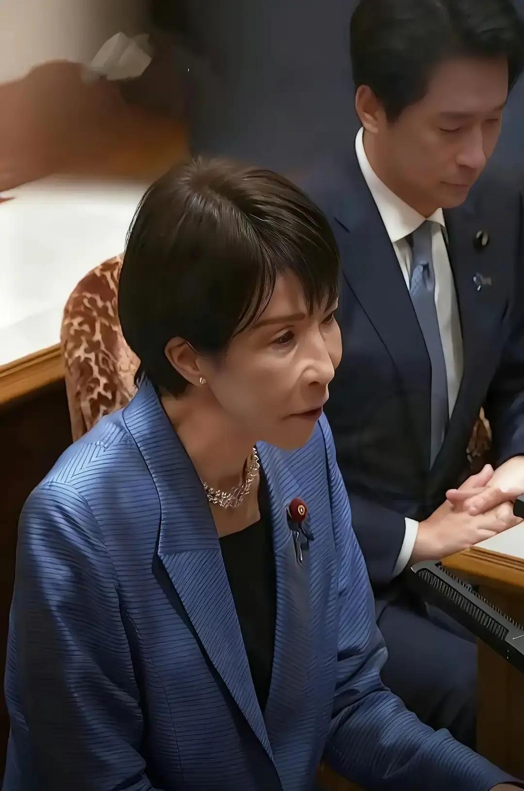 终于撑不住了！高市早苗回应中日关系！11月26号，日本举行党首辩论会，立宪民主党
