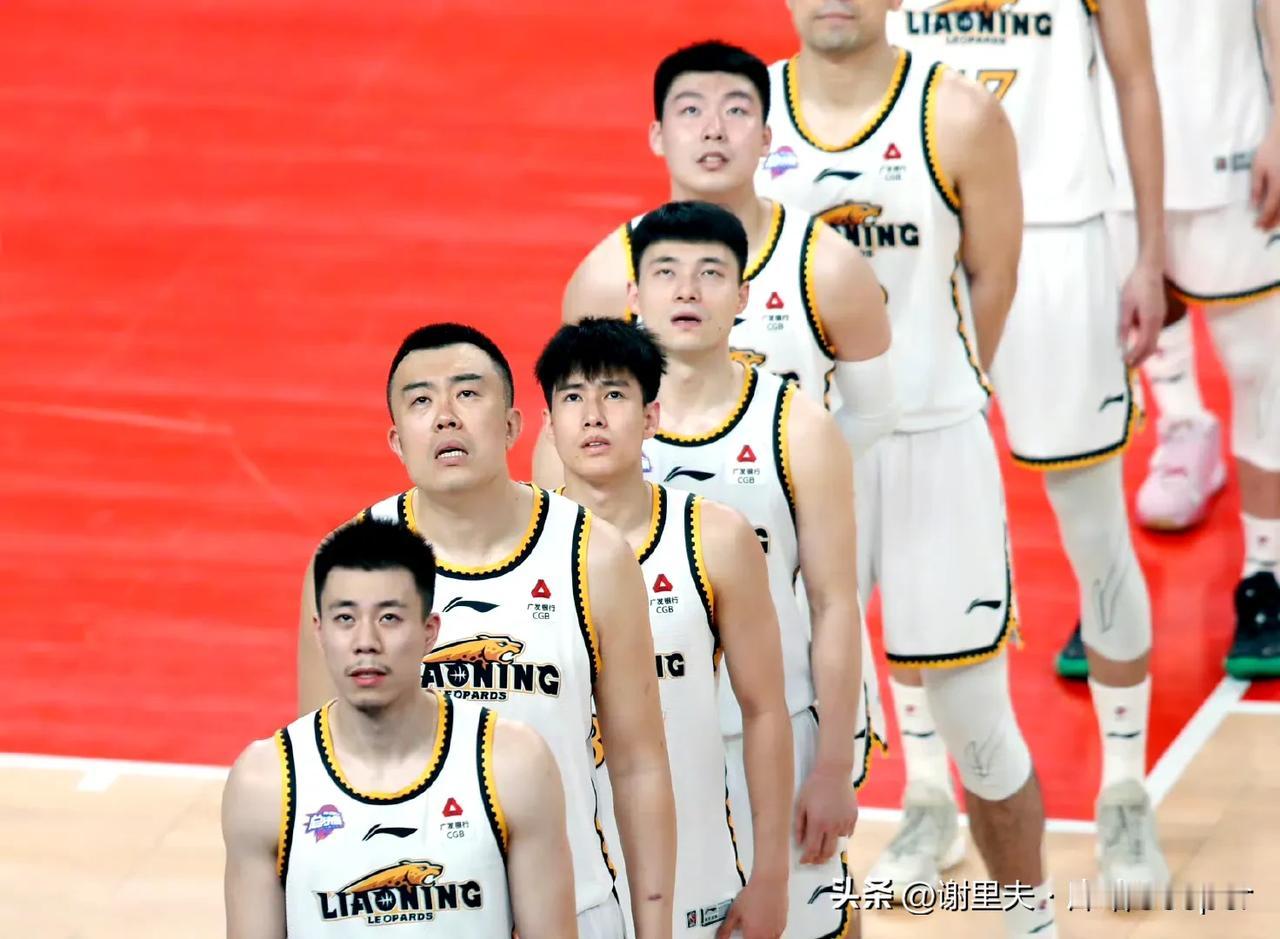 辽宁男篮实现三连冠后，国家队球员表现档次浮出水面，男篮主教练呼之欲出：杨鸣+洛佩