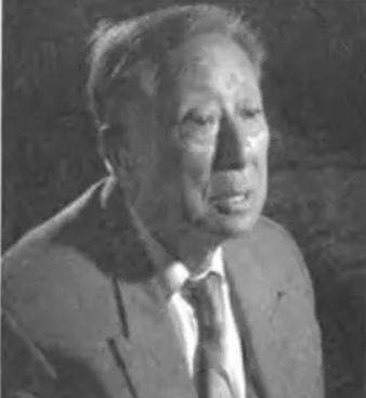 1942年，日伪军一师长派人给粟裕送了一包烟。粟裕不解，以为是敌人送礼，便饶有兴