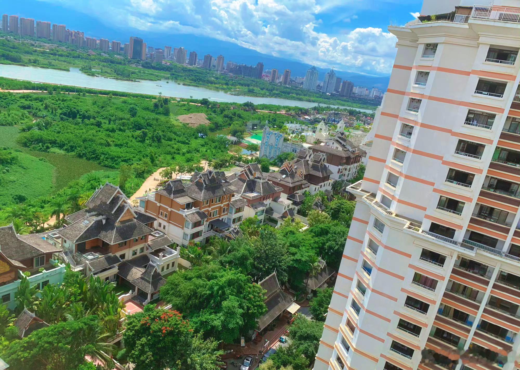 每次遇到嘲讽我、打压我、恶意辱骂我的人，我都在想：他/她懂个屁，老娘不服！哈哈哈