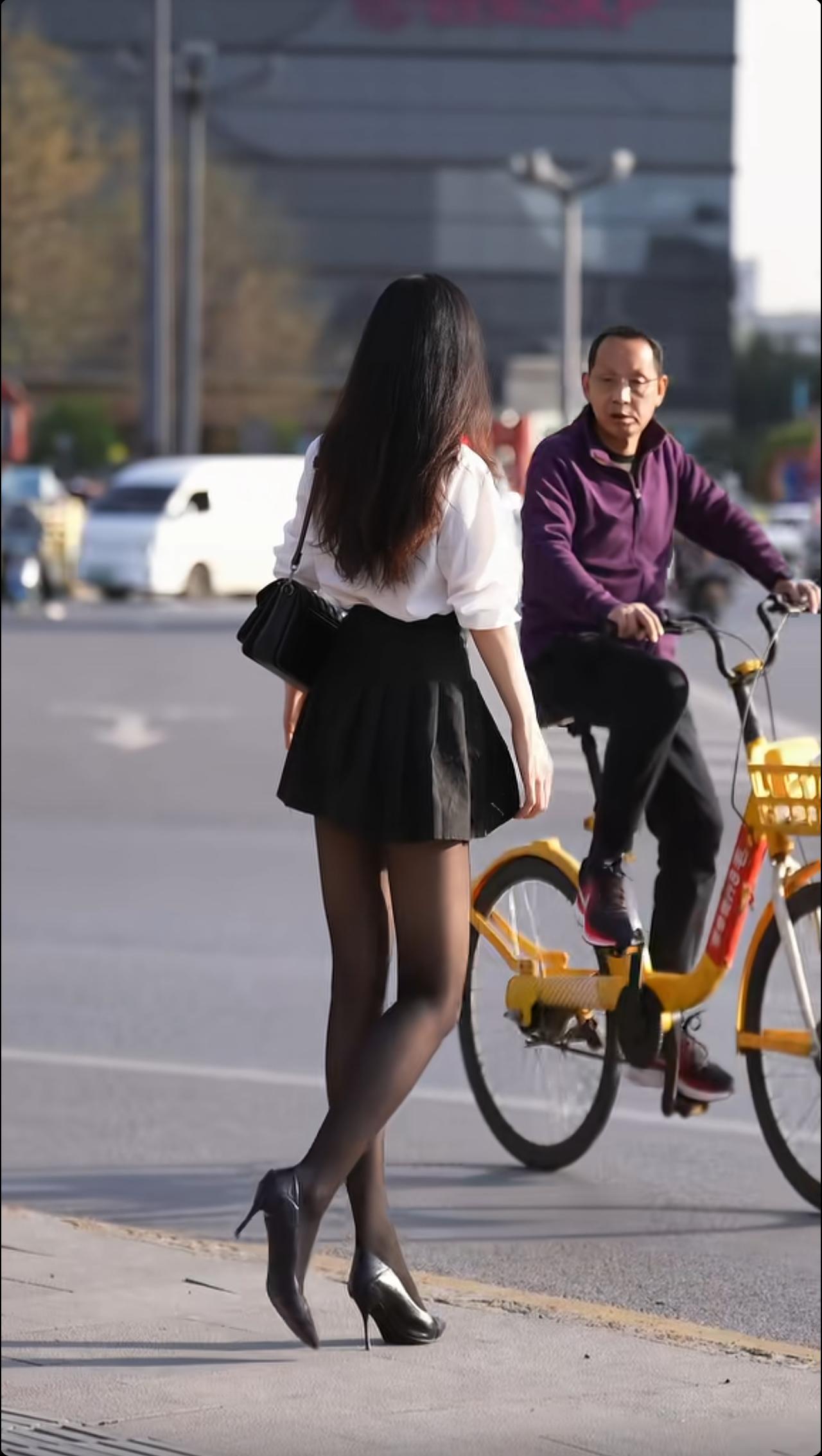 食物链顶端之大爷的眼神[大笑][大笑][大笑]