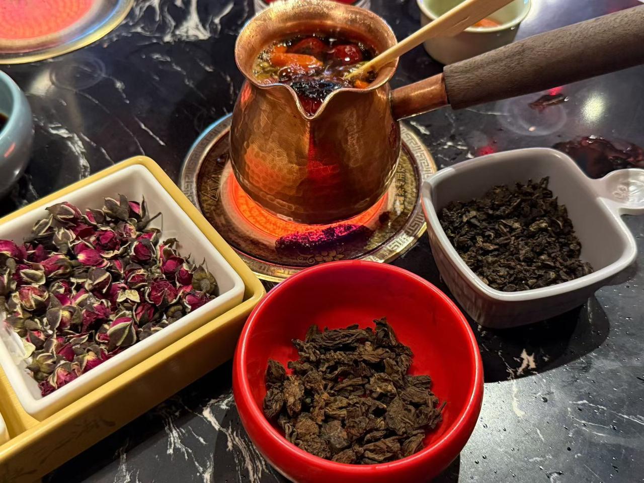 她命不好，你永远都不会明白，她这些年到底经历了些什么，你只看到了她坚强的外表，却