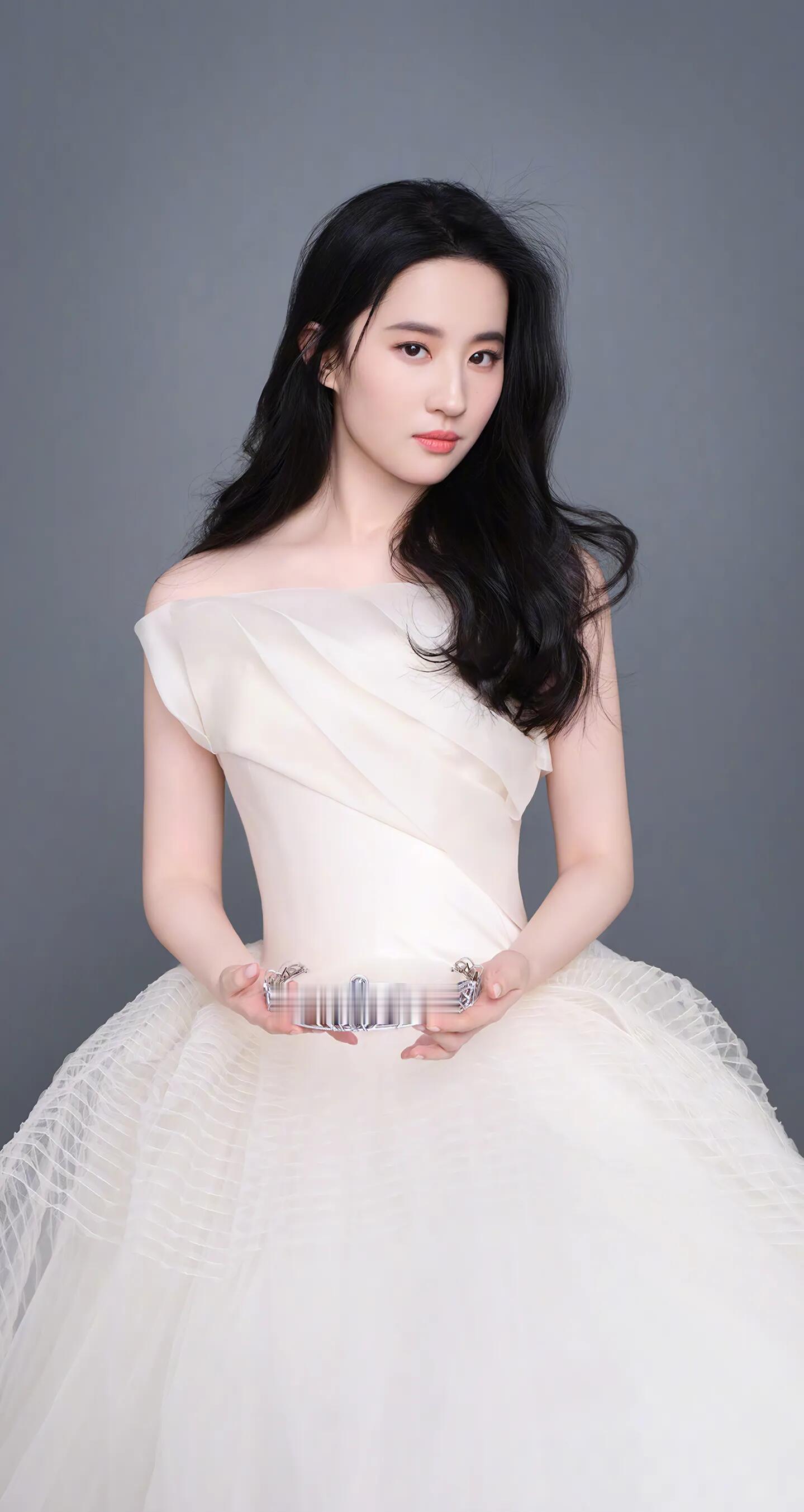 奔赴各城偶遇刘亦菲刘亦菲城市大屏 真·全国巡屏！今天这个城是古装仙气版，明天那个
