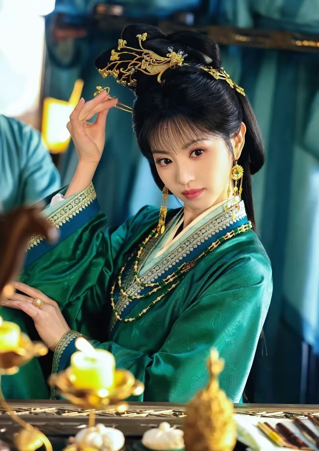 预测以后田曦薇才是真正的95花中真正的顶流。看完嫁金钗预告，有预感今年之后田曦薇