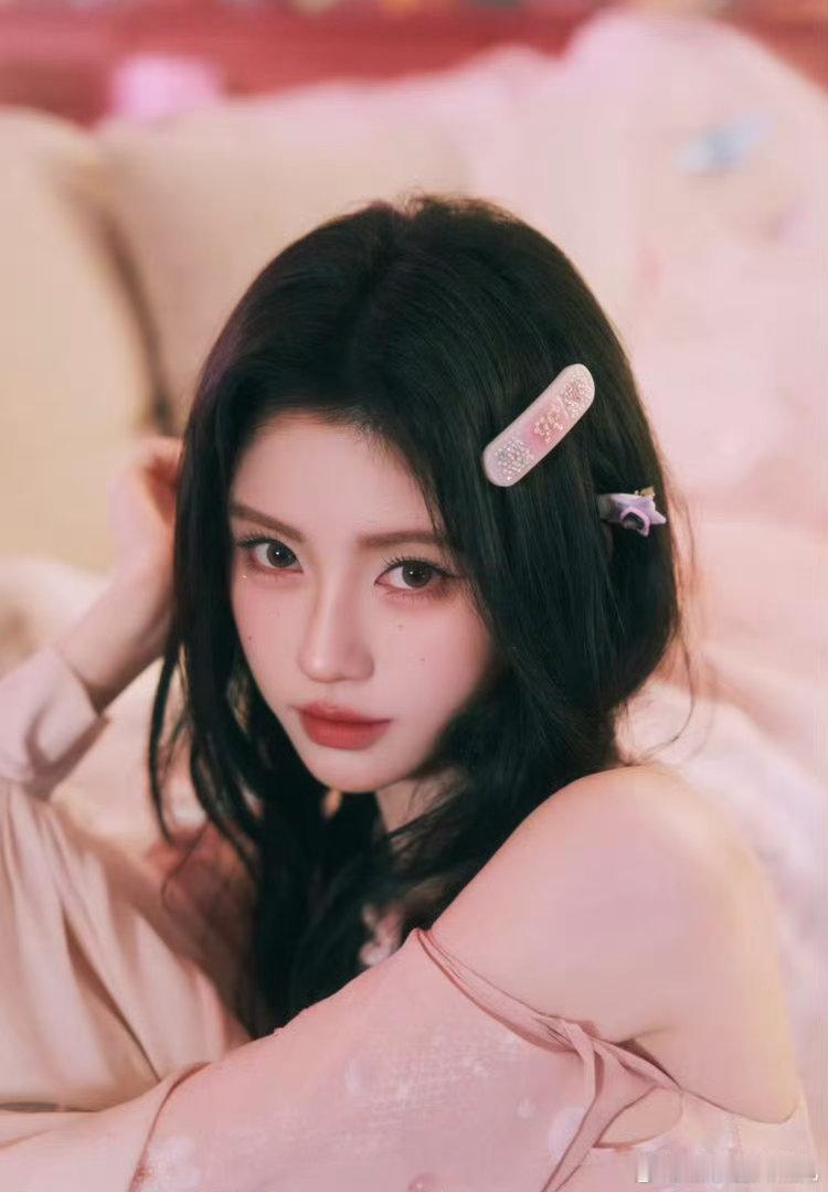 陈都灵怎么哭得乱七八糟的 有人哭是梨花带雨，陈都灵哭是乱七八糟但可爱到爆炸。这兔