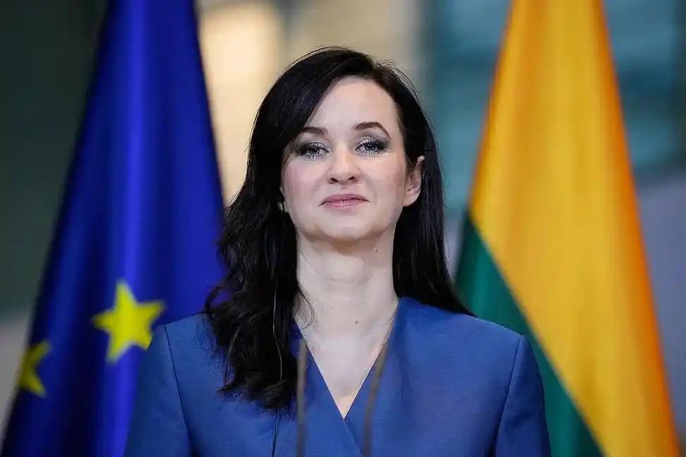 [月亮]立陶宛纯属自作自受，当初跳得最高，如今摔得最惨，这种从云端跌落泥潭的快感