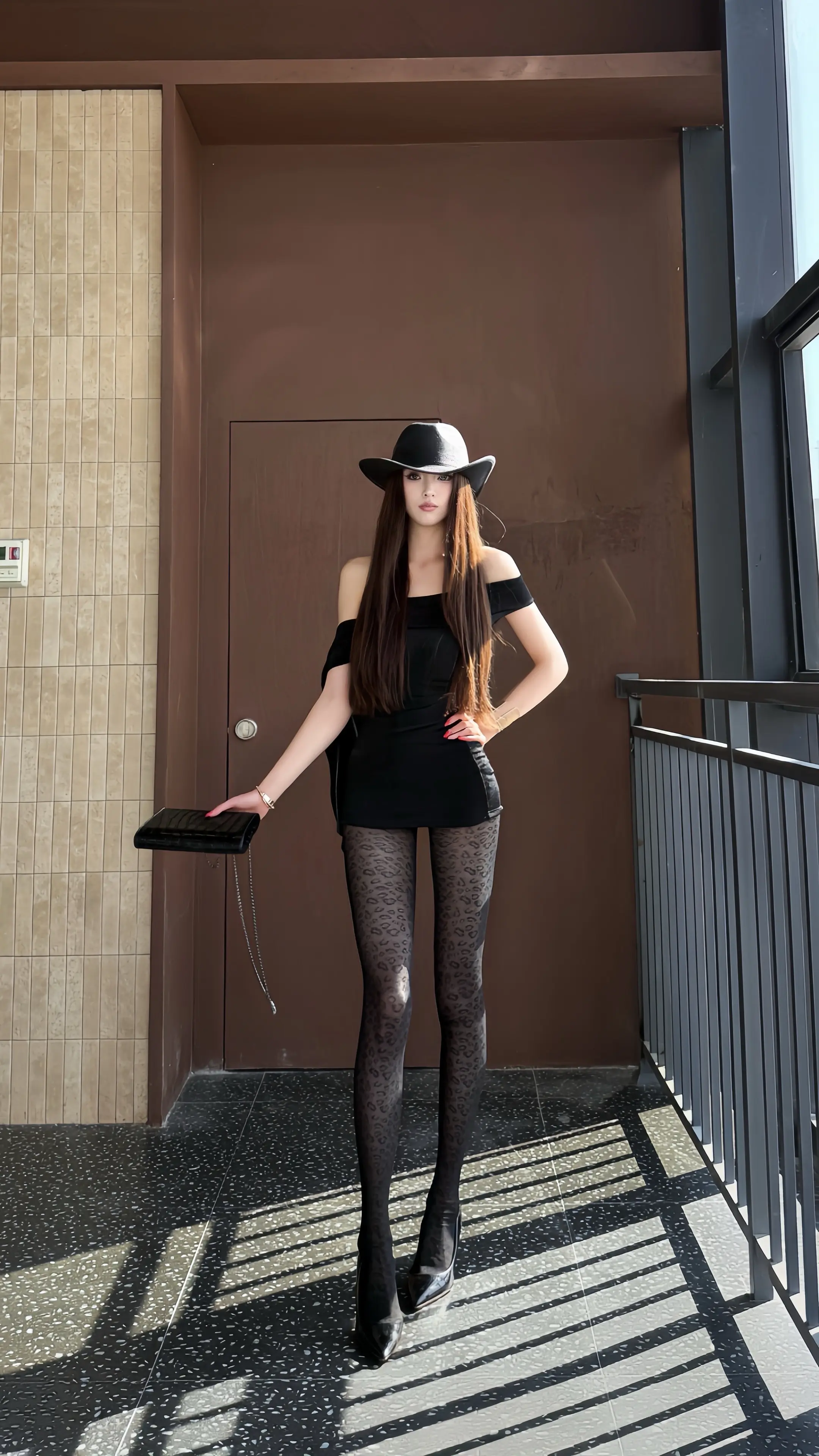 有的时候睁一只眼闭一只眼就当wink了