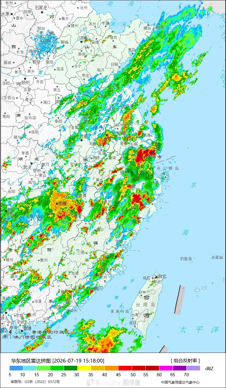 上海暴雨上海冰雹 随着副高东退，高空槽东移，上海附近处在副高边缘+槽前，大气层极
