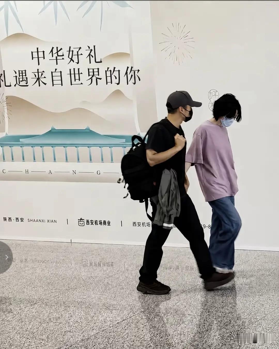 谢贤离世，王菲最终没有现身葬礼，但我笃定她会现身谢霆锋的青岛演唱会。
 
父亲刚