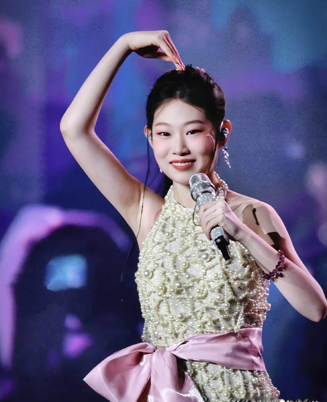 跑调反而跑出了顶流路人缘？
沈佳润这波“失误营销”，打了多少完美偶像的脸！
一场