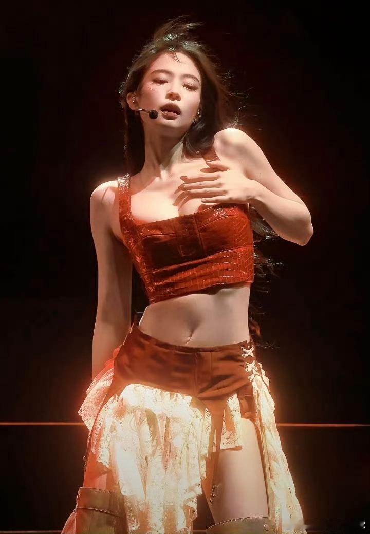 Jennie自曝曾因身材自卑感觉女明星们都有类似的困扰，大家还是对别人的身材少点