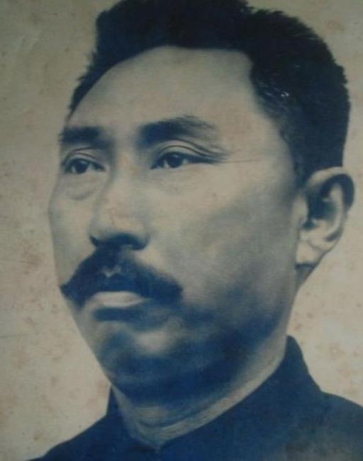 贺龙早年上司是土匪，省委曾建议处决，毛主席坚决反对，后来证明这一决策非常智慧！