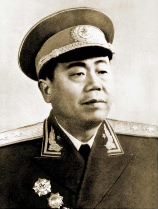1965年，聂凤智休养时，见年轻女护理员从不笑，便问她有没有对象，谁知她竟当场哭