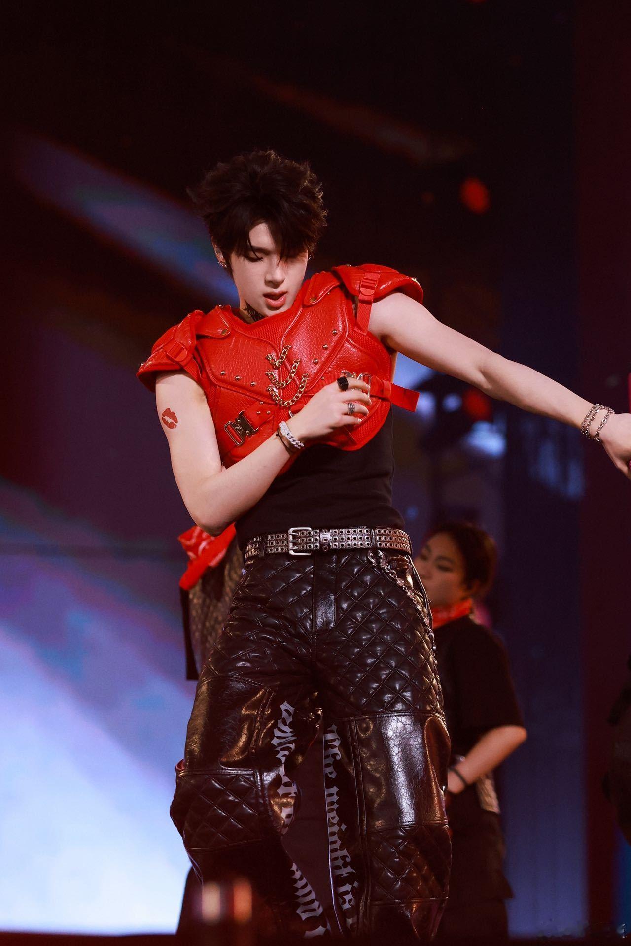 张峻豪📸此舞台以SHUN为荣🖤❤️🤍✨TF家族2026新年音乐会荣耀