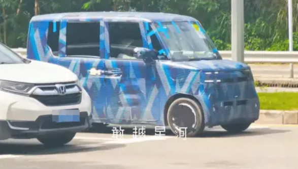比亚迪K-Car实车曝光  日前，有博主发布了比亚迪K-Car车型的谍照。该车采