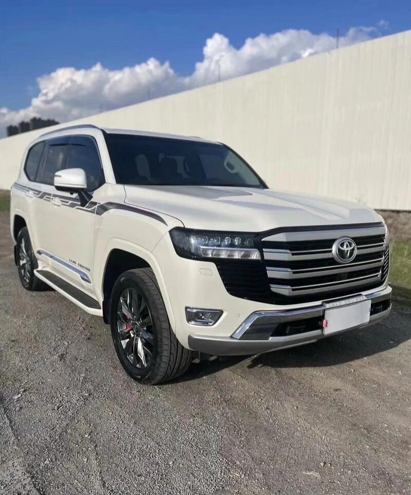 王者归来！2025款丰田LC300 3.5T，重塑陆地巡洋舰传奇每个爱车人心中，