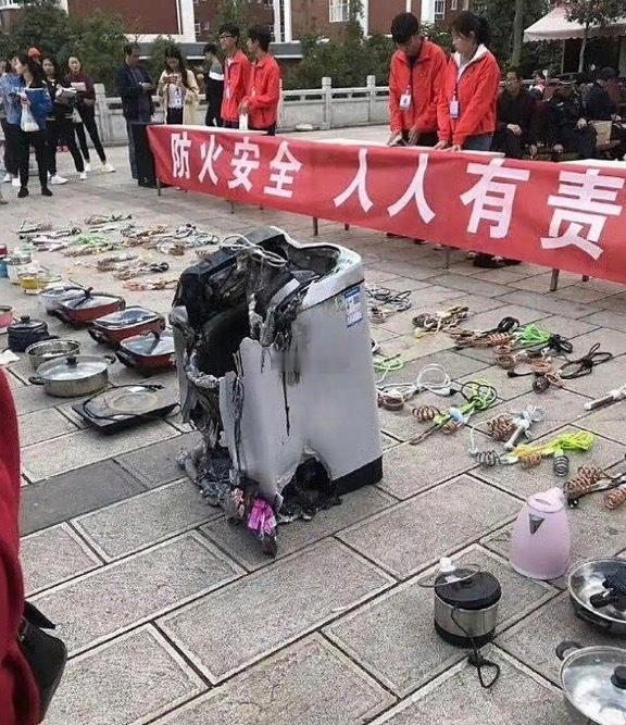 学校查寝时没收的，太可怕了 