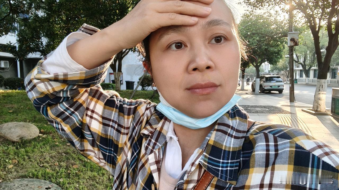 我38岁宫颈癌到现在两年了，虽然没有了子宫和卵巢，但还能活命，确实是很幸运了，现