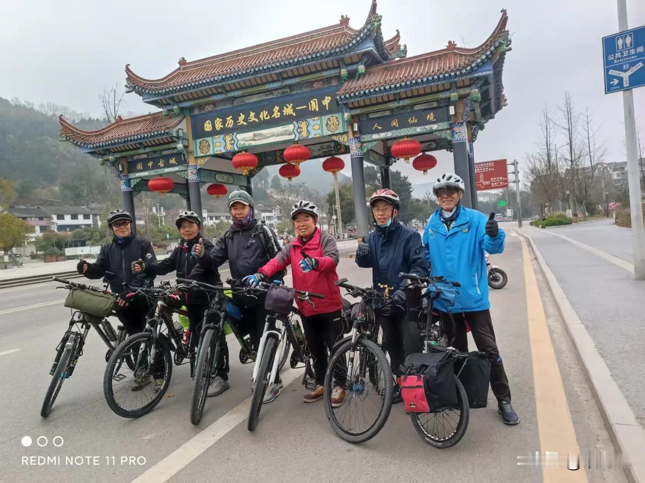 记录骑自行车第四天旅游四川阆中。
      今天（三月十八日）早晨，我们在四川