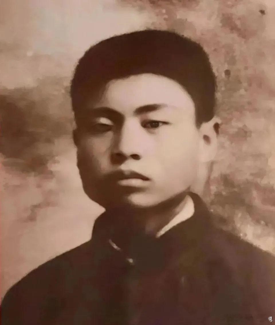 1938 年，中共土默特旗工委书记贾力更得知日军在大同设了军火库，他乔装侦查，发