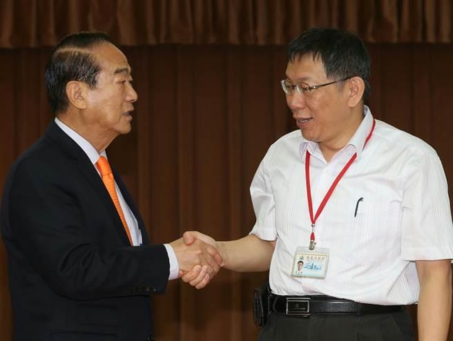 宋楚瑜的亲民党与柯文哲的民众党太相似了，即宋楚瑜的亲民党和柯文哲的民众党就是台湾