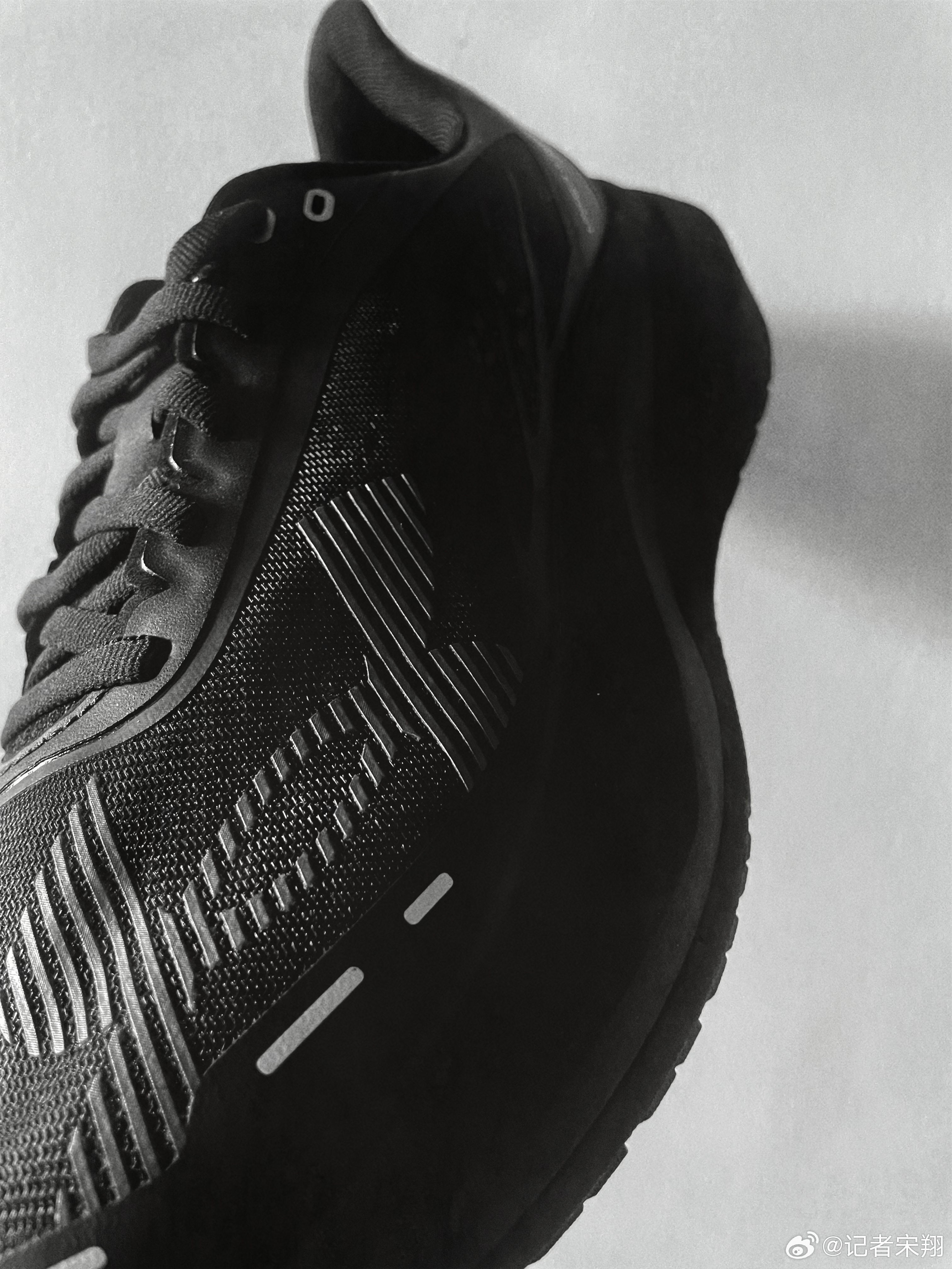 翔聊好物 UA Velociti Distance 500开箱分享，质感出色。U