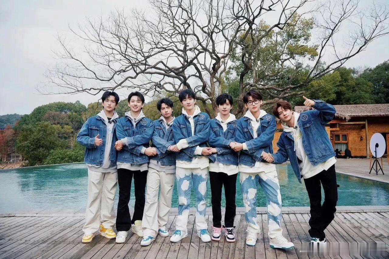 芒果男团综艺选中女coser笑到肚子疼，男团选拔选到女coser，这剧情比综艺还