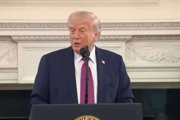 又点名台湾！川普扬言美将夺5成晶片市场　台湾16兆投资在路上

梅花新闻网 黄楚