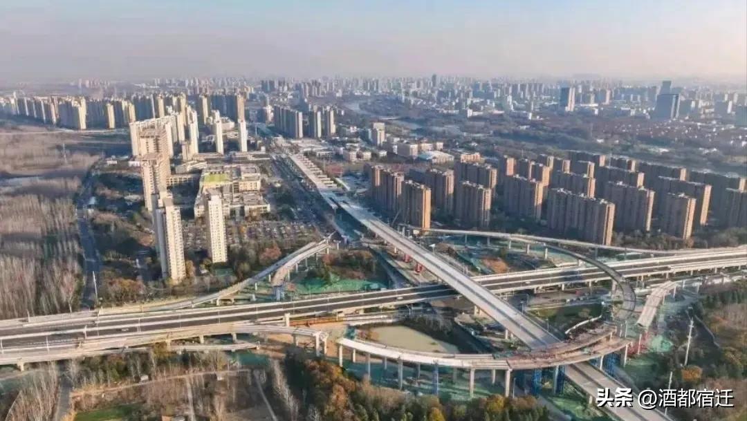 宿迁市区北环快速路——宿迁大道快速化改造工程建设稳步推进，全线高架、隧道及桥梁节