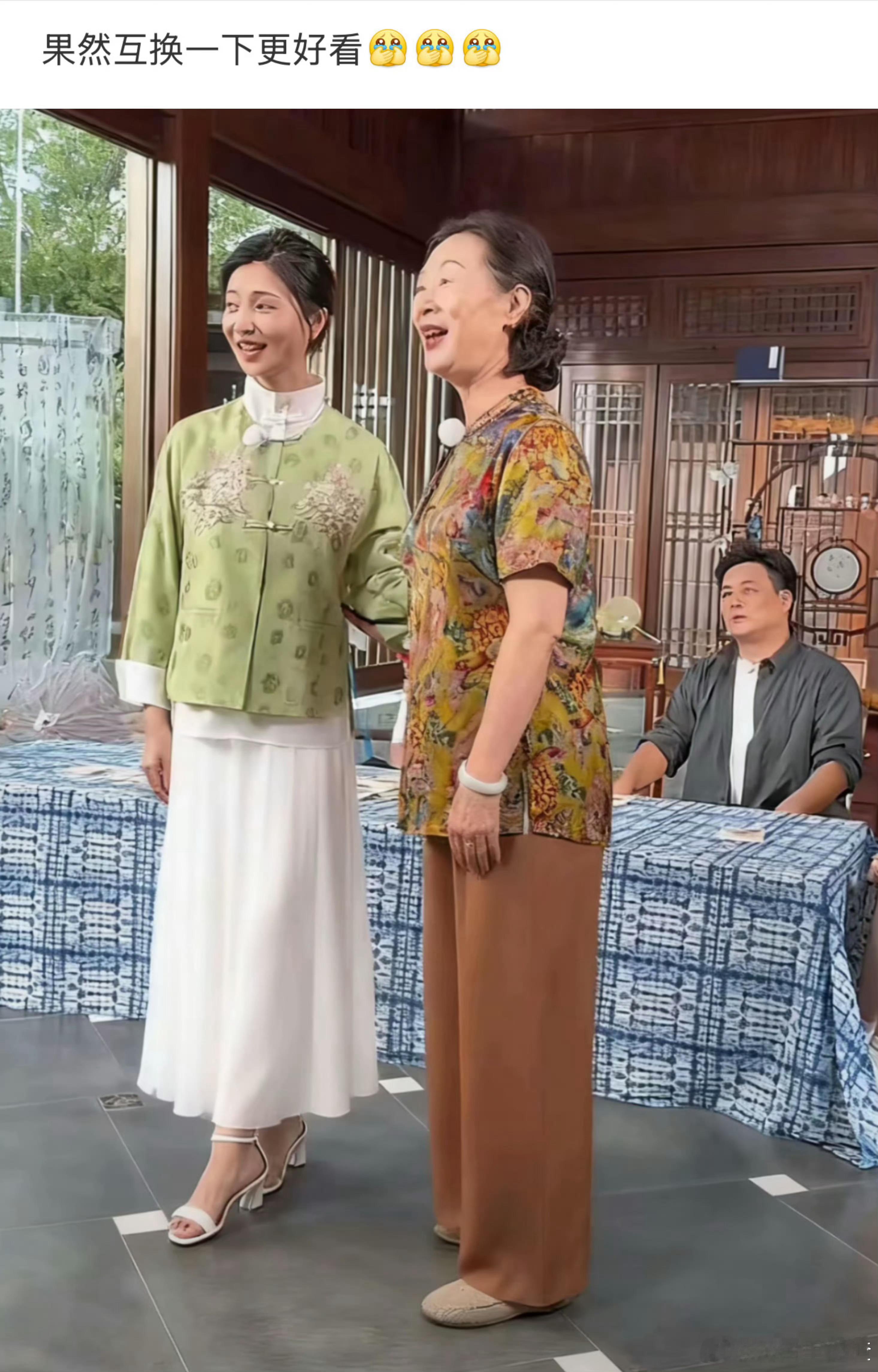 眉姐姐上身基础下身还不如基础 斓曦最新穿搭笑料来袭！和母亲穿国风服装唱黄梅戏，下