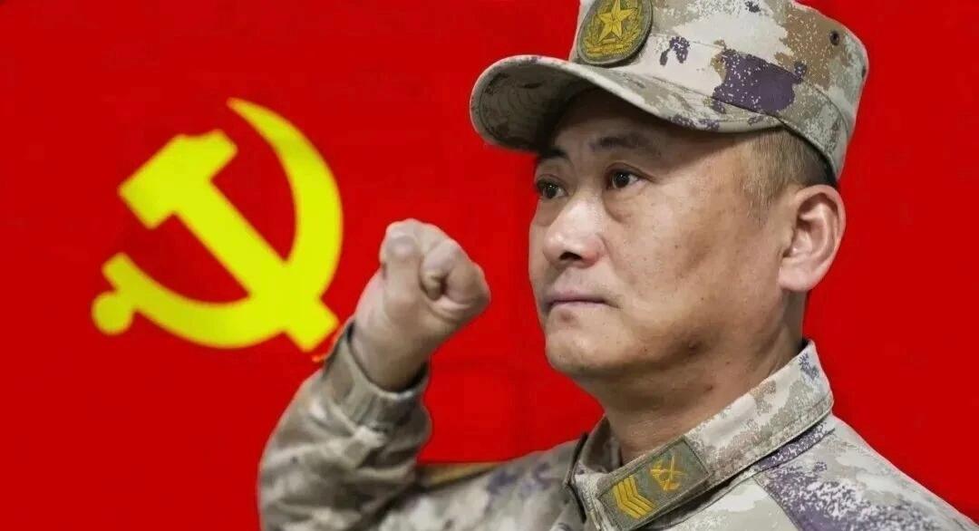 支援部队某部光纤通信技师刘玉龙，1995年入伍，学习部队通信专业，经历了我军通信