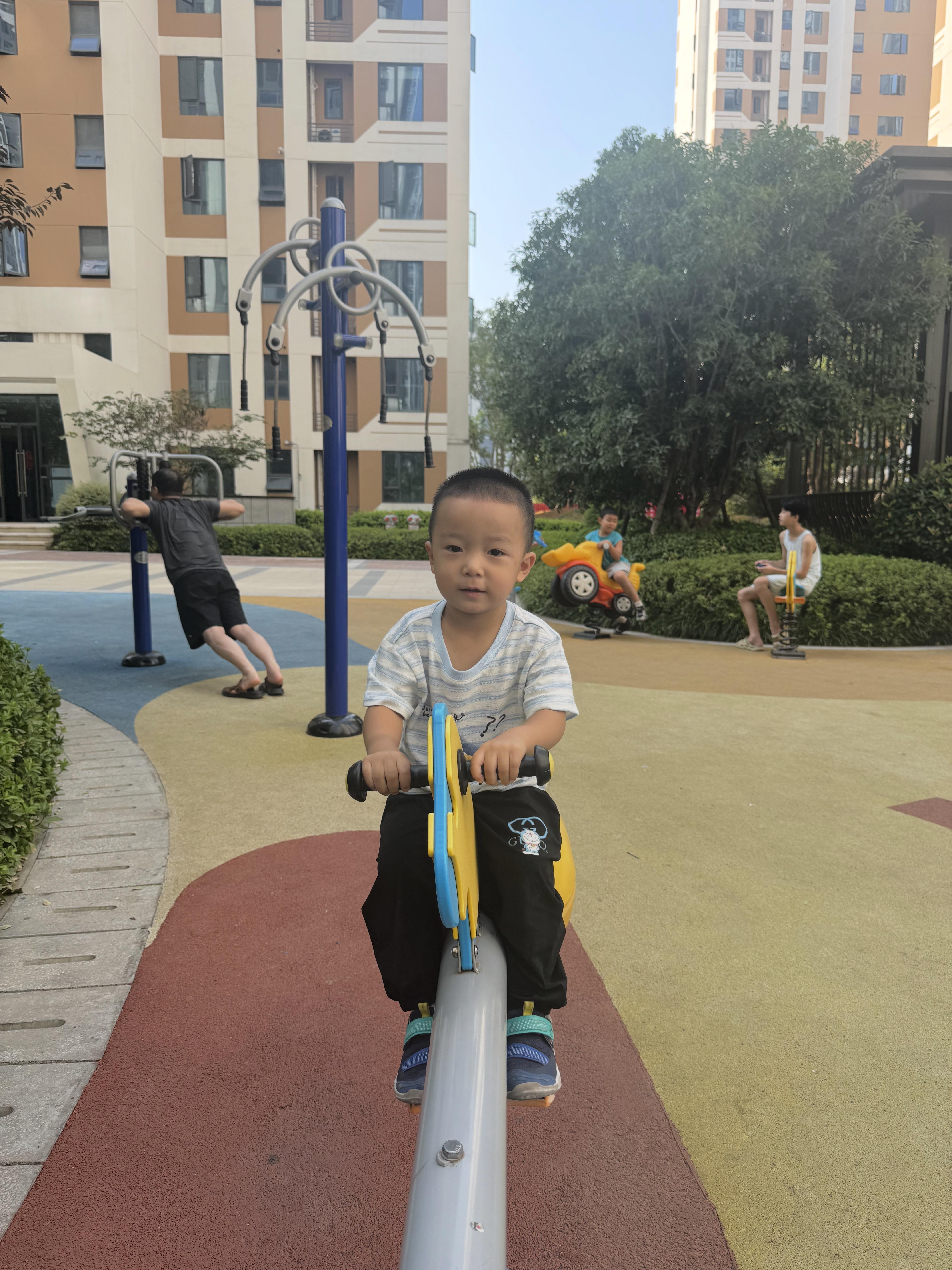 被小家伙磨的又是一晚上没睡好~~～ ​​​