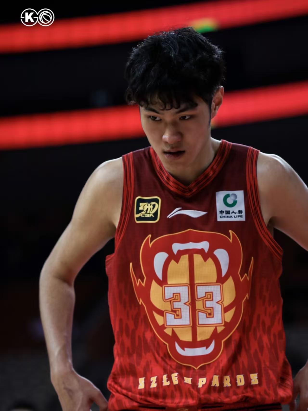 郭士强不考虑下深圳双子星？后卫线这么缺人，贺希宁状态实力正值巅峰
今晚深圳男篮依