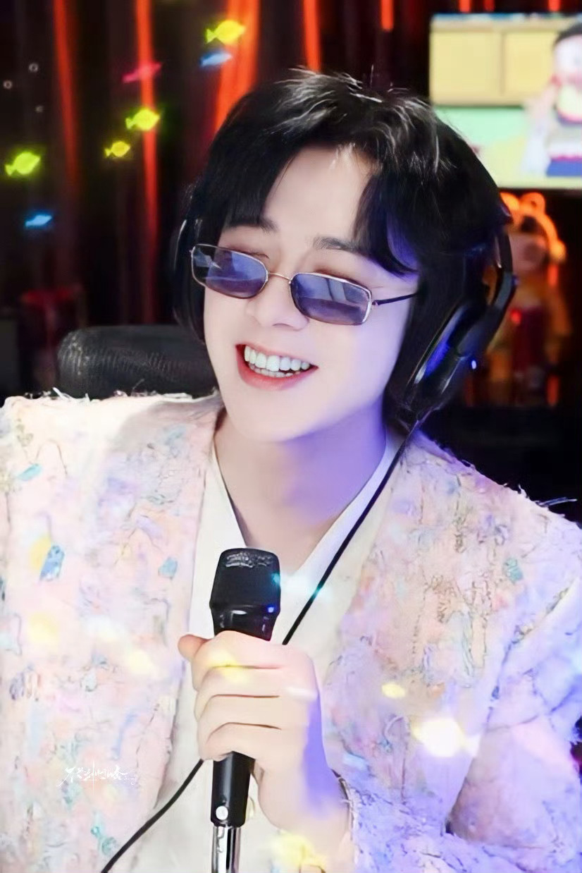 心存善意，德行自会丰盈，心怀隐忍，万事皆可事成。人生从无白走的路，也无白做的善。