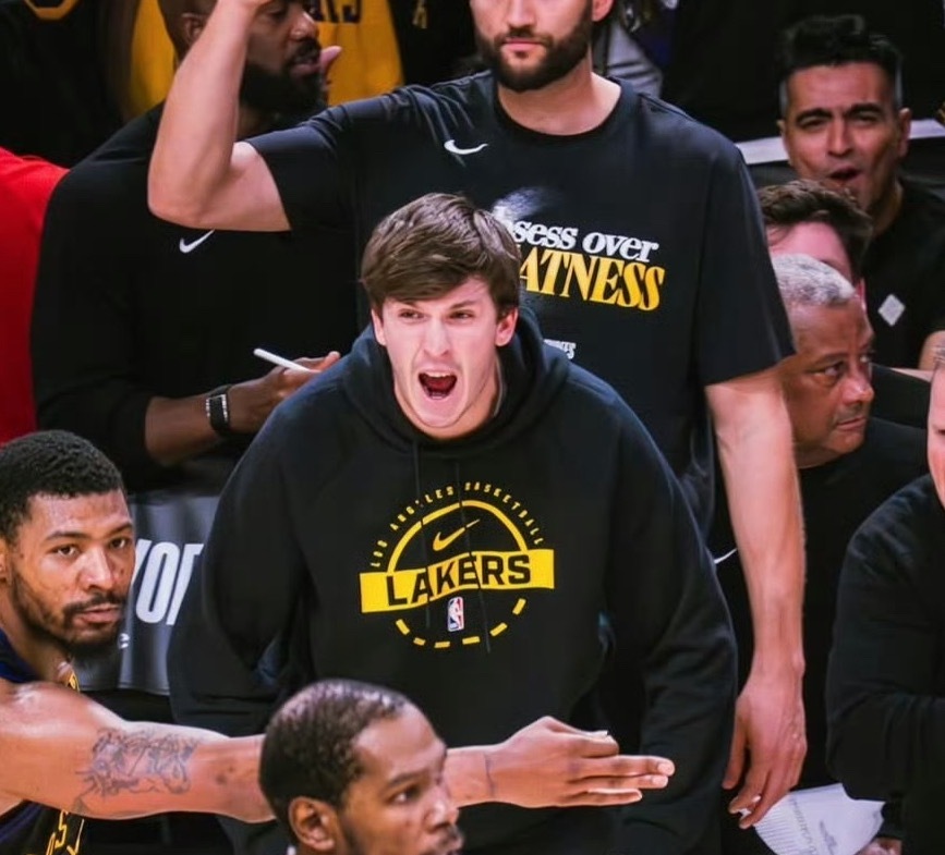 里夫斯明日状态已由缺阵升级为出战成疑！！！里夫斯于4月3日遭遇左侧腹斜肌二级拉伤