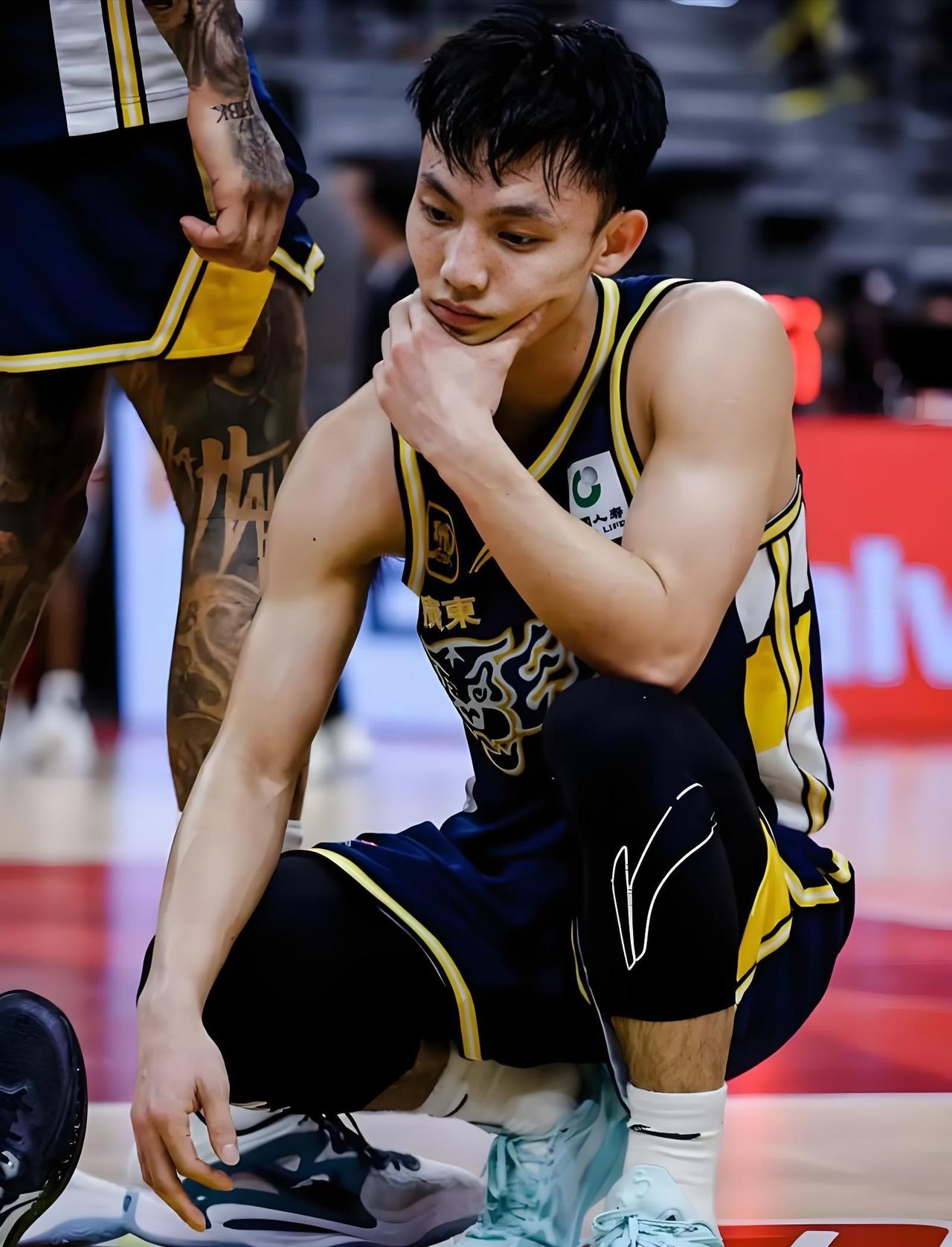 约克逆天绝杀球！广东87-88遭浙江绝杀，一战让我彻底看清这2位球员！

1.徐