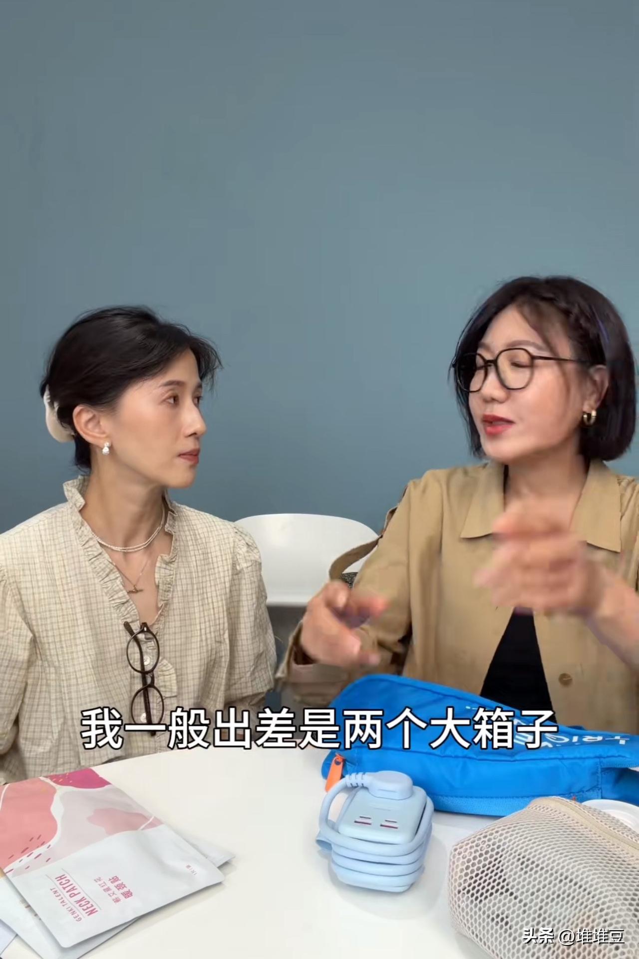 听到易立竞无论出差多少天，都会带两个大箱子和一个登机箱后，papi酱都吃惊了：“