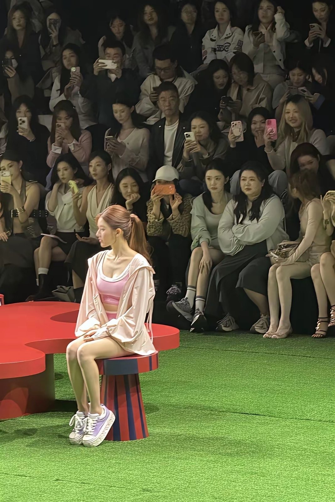 不愧是四川第一美人，名不虚传一眼惊艳。 