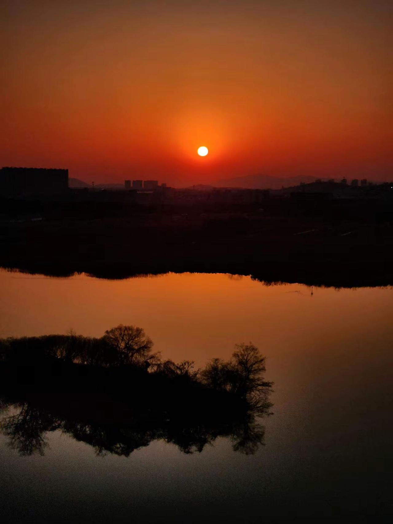 多年后看看今天拍下的夕阳