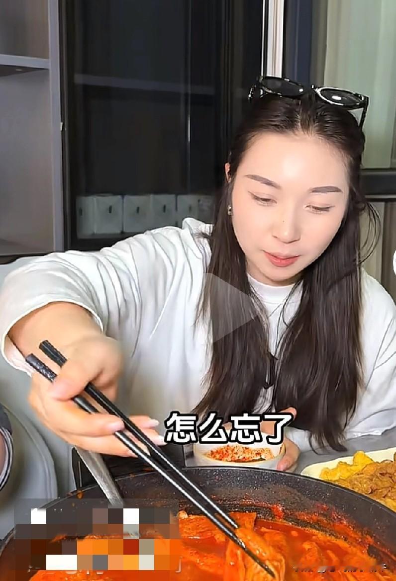 马志梅好会做美食啊！这宁夏辣糊糊看得人口水直流啊[呲牙]就问，看着都那么辣全部是