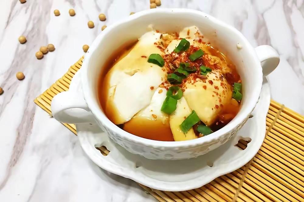 仄仄仄）豆腐脑，
平平平）新疆羊。
横批：《名词对联》