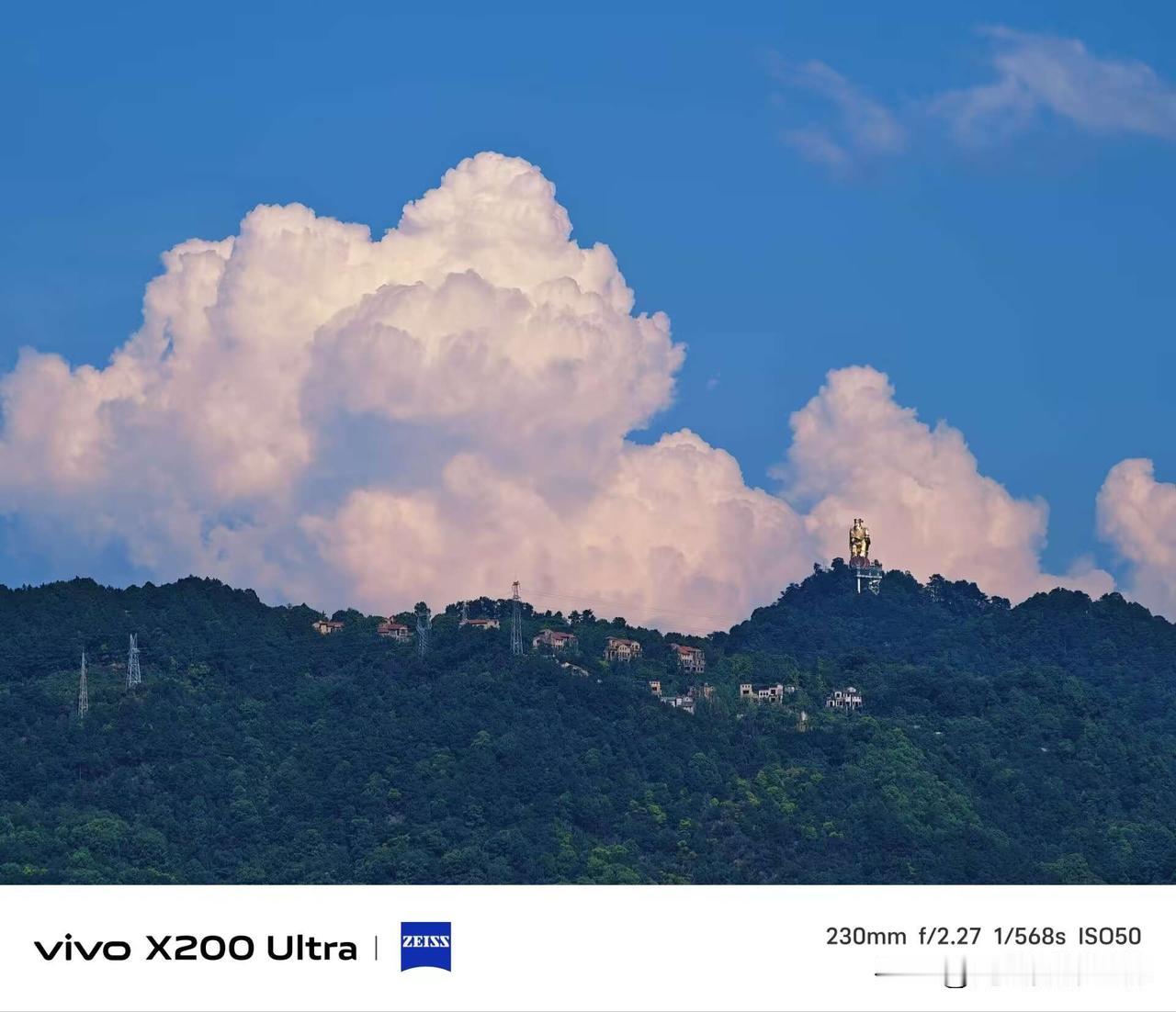 7月13日，重庆南山大金鹰，升起一朵巨大的爆炸云！气象万千！
