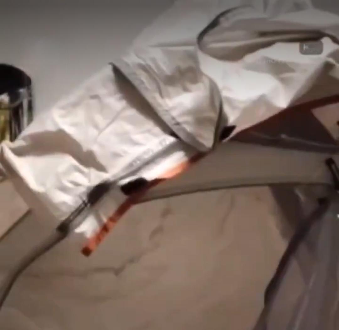 一位基辅居民分享了他如何在公寓里搭帐篷取暖，没有电也没有暖气。
