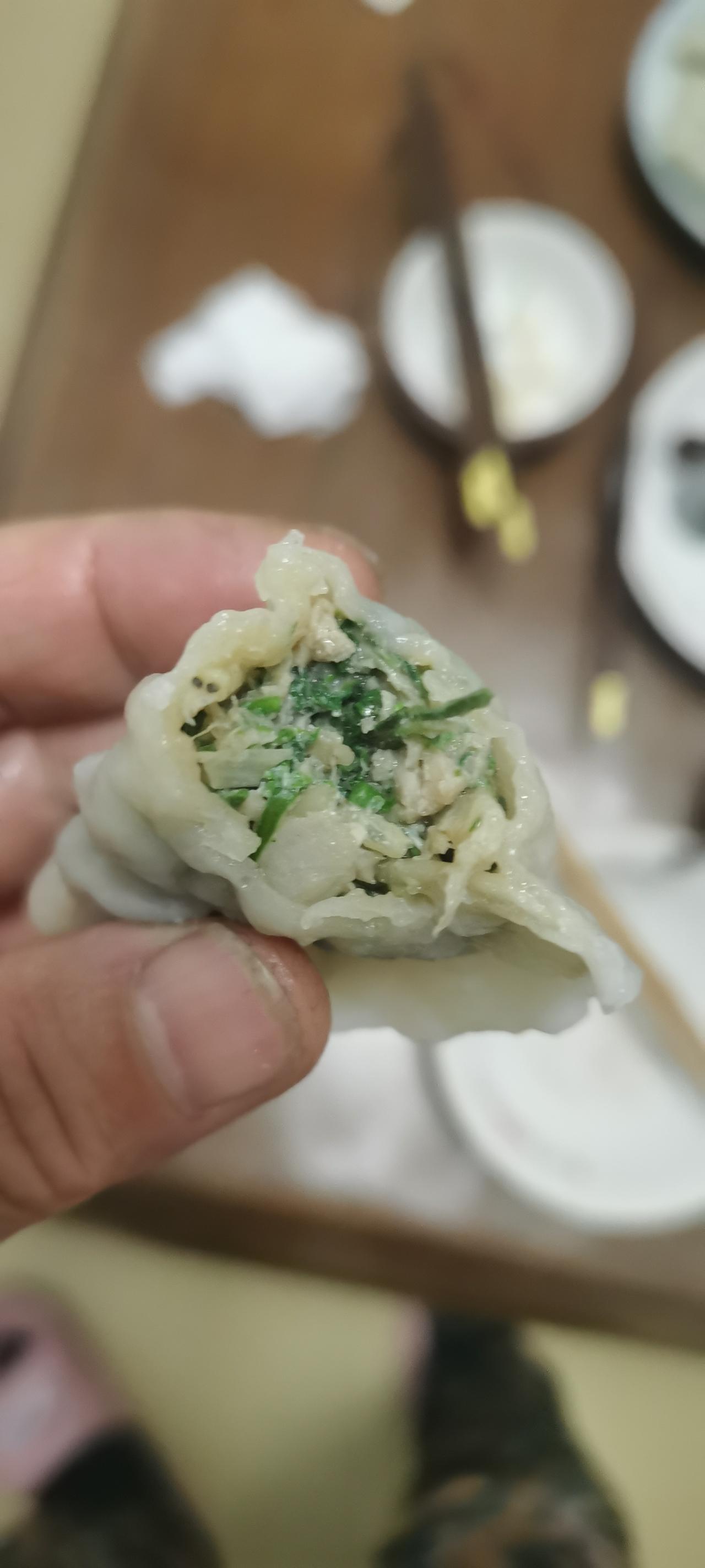 一到春天，我最喜欢干的事儿就是呼朋引伴，去果园、田野上挖野菜，吃的，喝的应有尽有