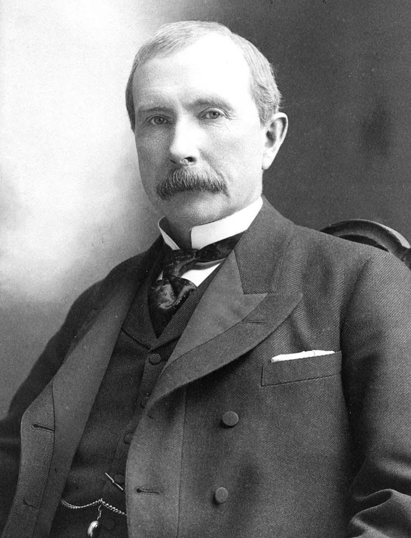 1916年，美国首富洛克菲勒用12.5万美元购买了北京豫王府，随后在地下发现了大